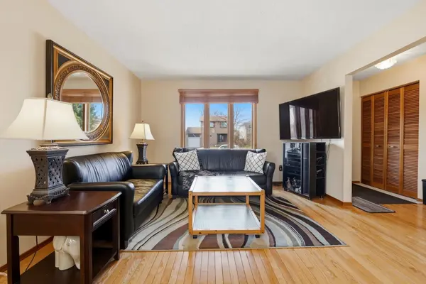 693 Cedarwood DR, Kingston, ON K7P 2H8