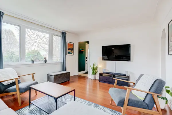 9 Beaucourt RD, Hamilton, ON L8S 2R1