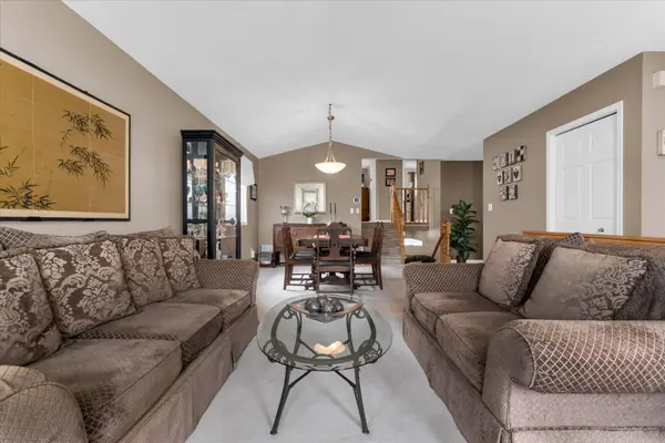 67 Loneoak CRES, Hamilton, ON L8J 2T9