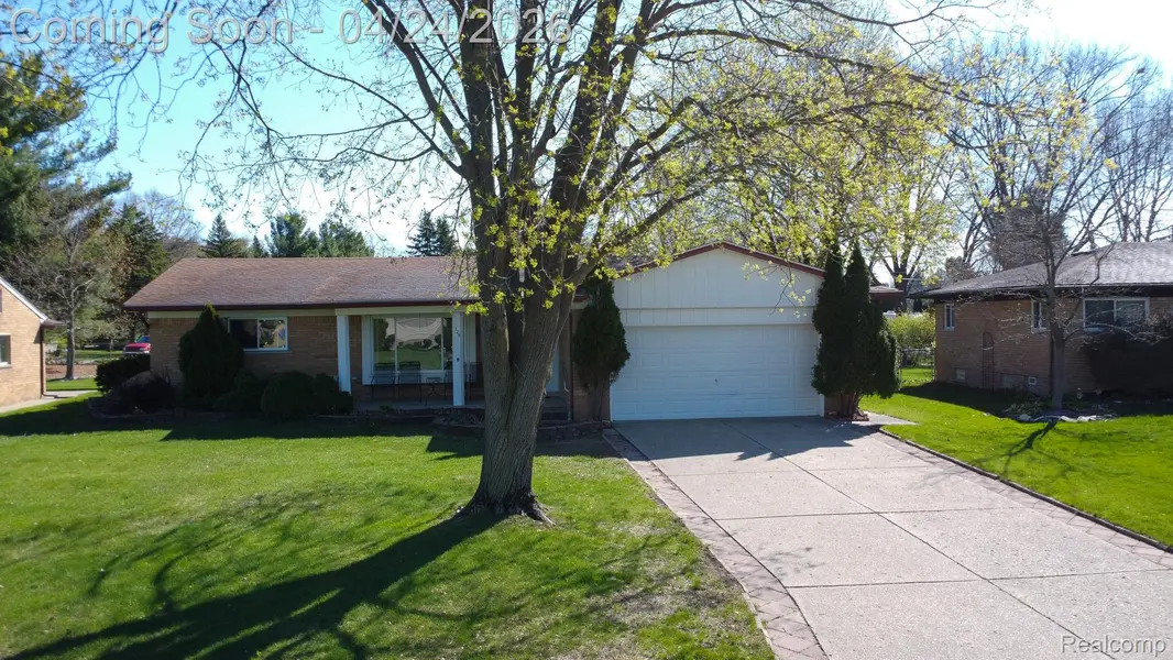 129 Pleasant Lake DR, Waterford Charter Township, MI 48327