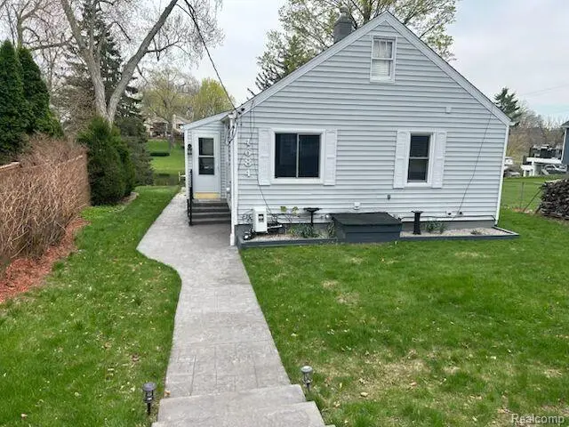 4684 CLINTON DR. DR E, Independence Charter Township, MI 48346