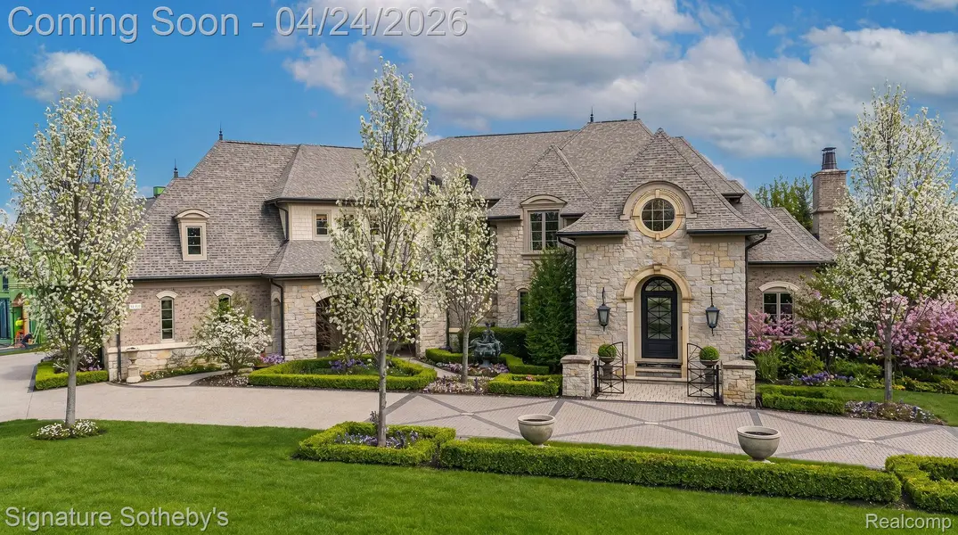 4911 Pinnacle BLVD, Oakland Charter Township, MI 48306