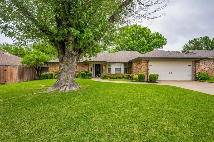 7312 Hialeah Circle W, North Richland Hills, TX 76182