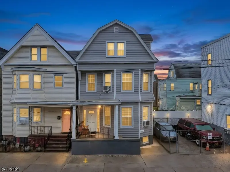 409 Hamilton St, Harrison Town, NJ 07029