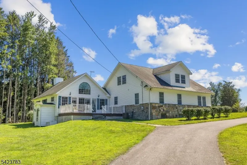 2 Spring Brook Ln, Lebanon Twp., NJ 08826