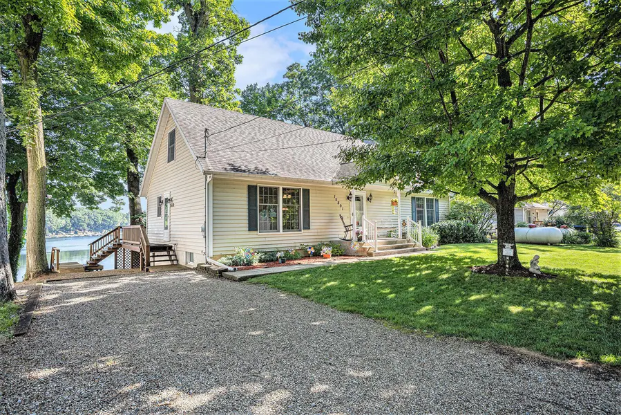 15891 Lakeview DR, Buchanan Twp, MI 49107