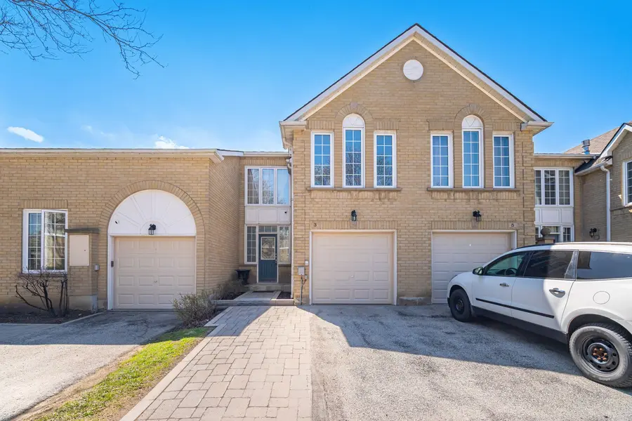 3 Hartnell SQ #2, Brampton, ON L6S 5W7