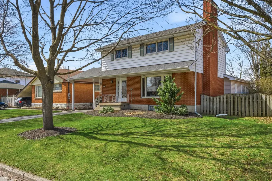 49 Plaza SQ, Belleville, ON K8N 4J2