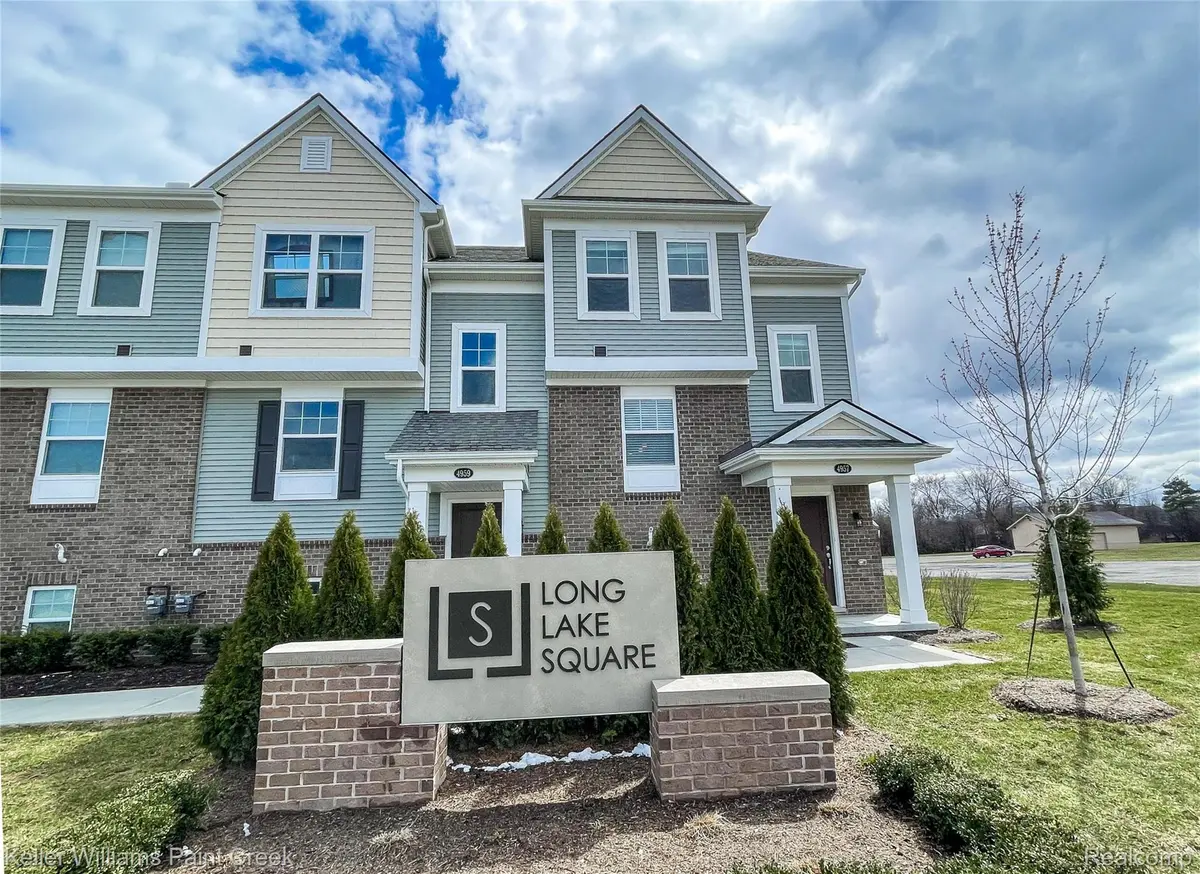4957 Treeside LN, Troy, MI 48098