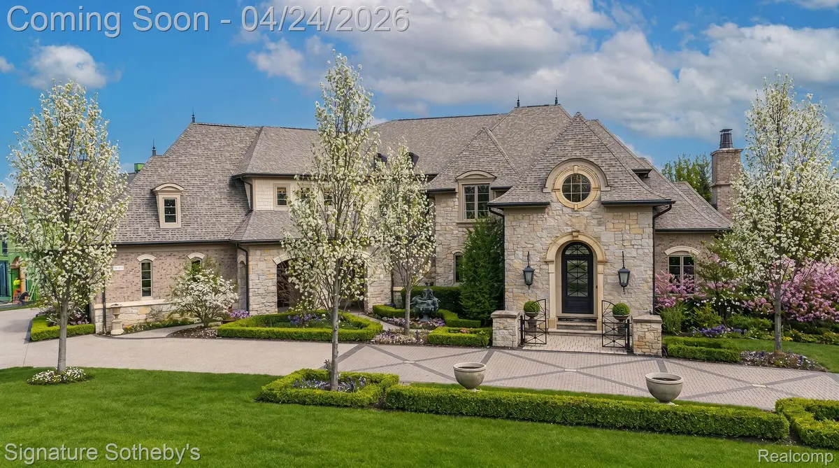 4911 Pinnacle BLVD, Oakland Charter Township, MI 48306