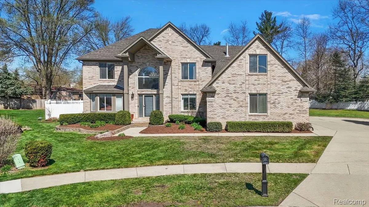 49931 Shelby Creek DR, Shelby Charter Township, MI 48317