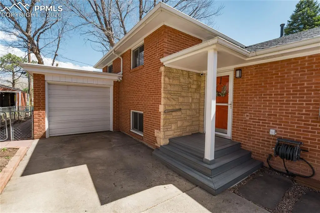 921 Valley RD, Colorado Springs, CO 80904