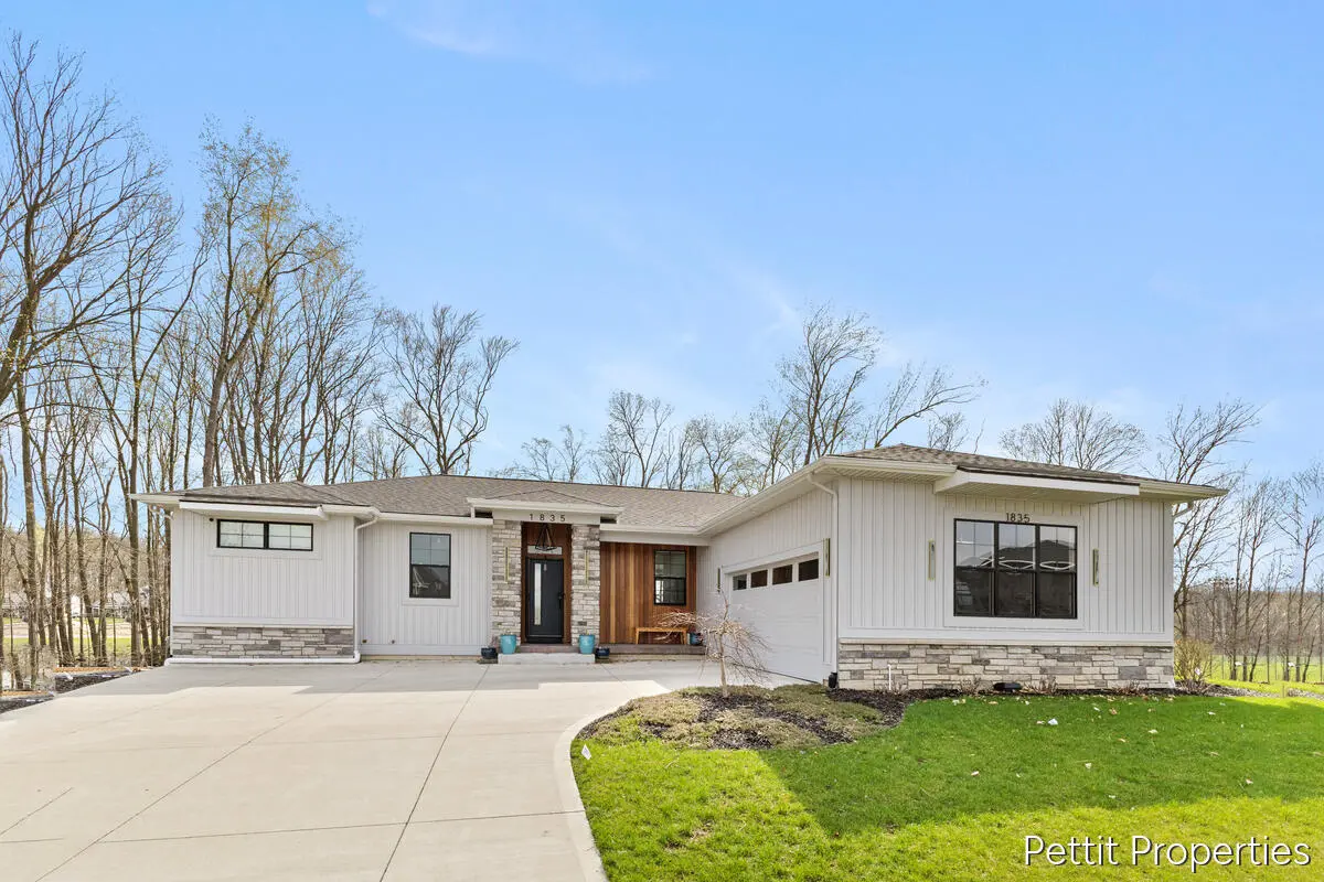 1835 Gloryfield DR SW, Byron Twp, MI 49315
