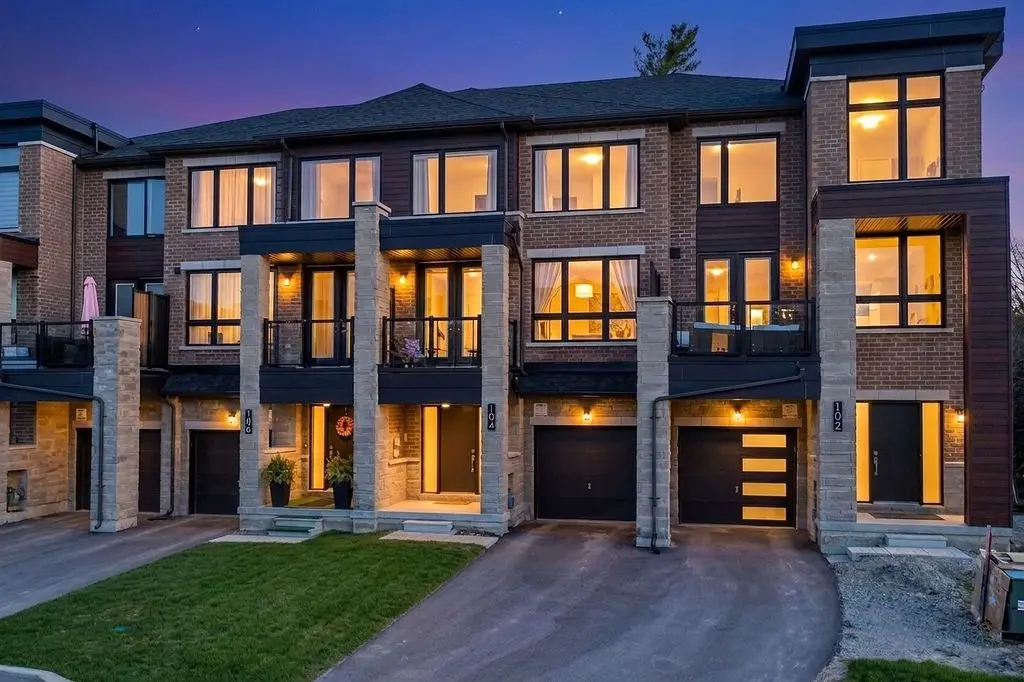 104 Blue Forest CRES, Barrie, ON L9J 0N7