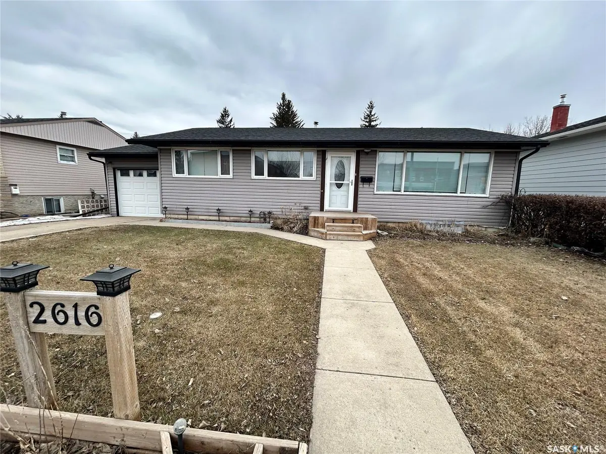 2616 Clarence AVENUE S, Saskatoon, SK S7J 1M6