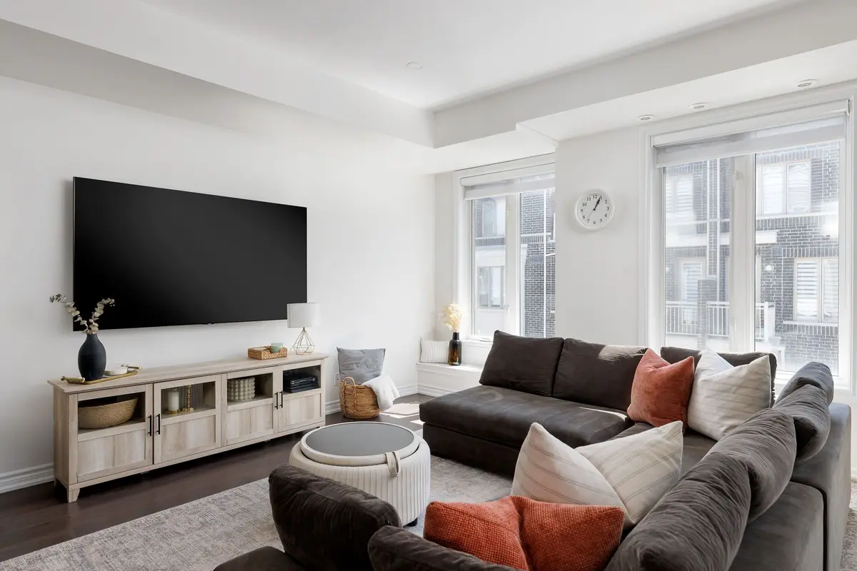 150 Long Branch AVE #22, Toronto W06, ON M8W 0B1