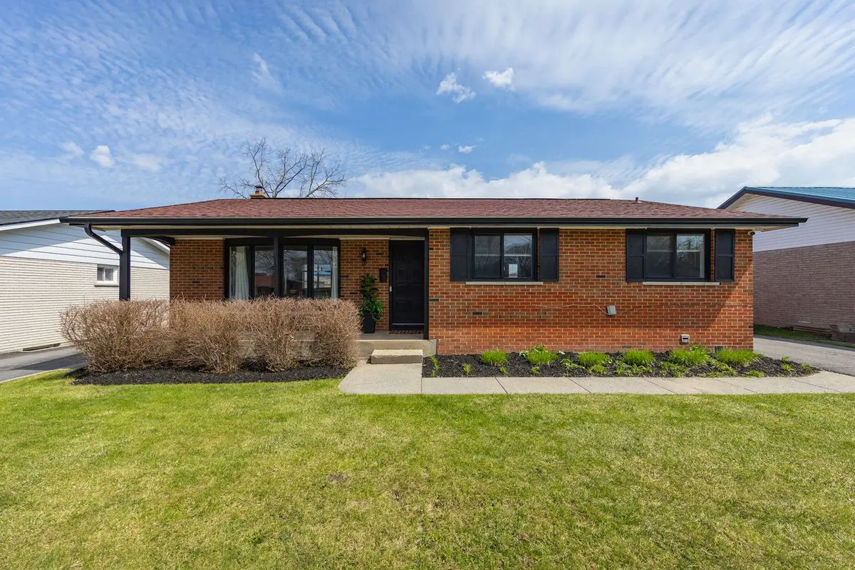 39 Howard CRES, Kingston, ON K7M 3C7