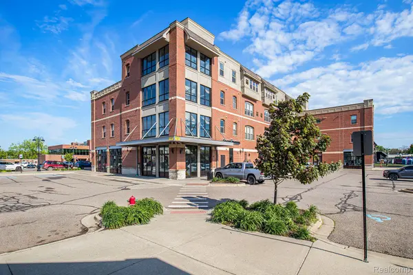 134 N LEROY ST UNIT 306, Fenton, MI 48430