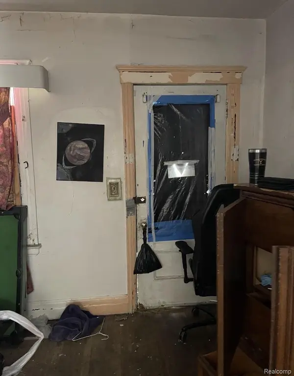 4143 Holcomb ST, Detroit, MI 48214