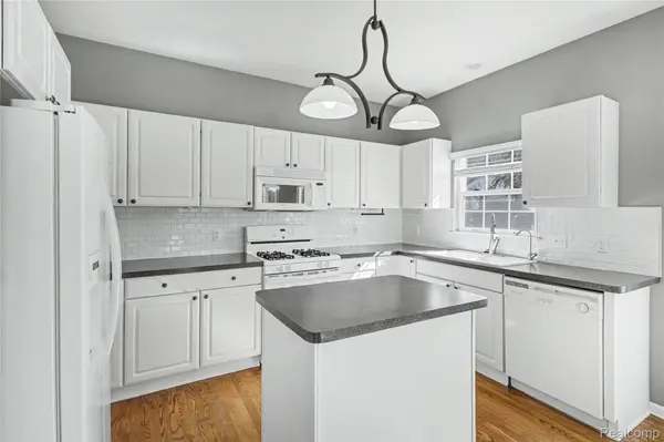 16111 Aspen Hollow DR, Fenton, MI 48430