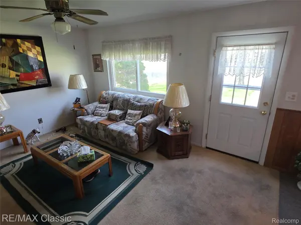 1072 Cloverlawn DR, Pontiac, MI 48340