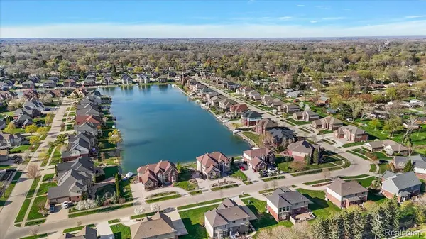 4366 S Lake LN, Shelby Charter Township, MI 48316