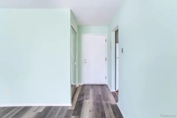 31993 W 12 Mile RD #109, Farmington Hills, MI 48334