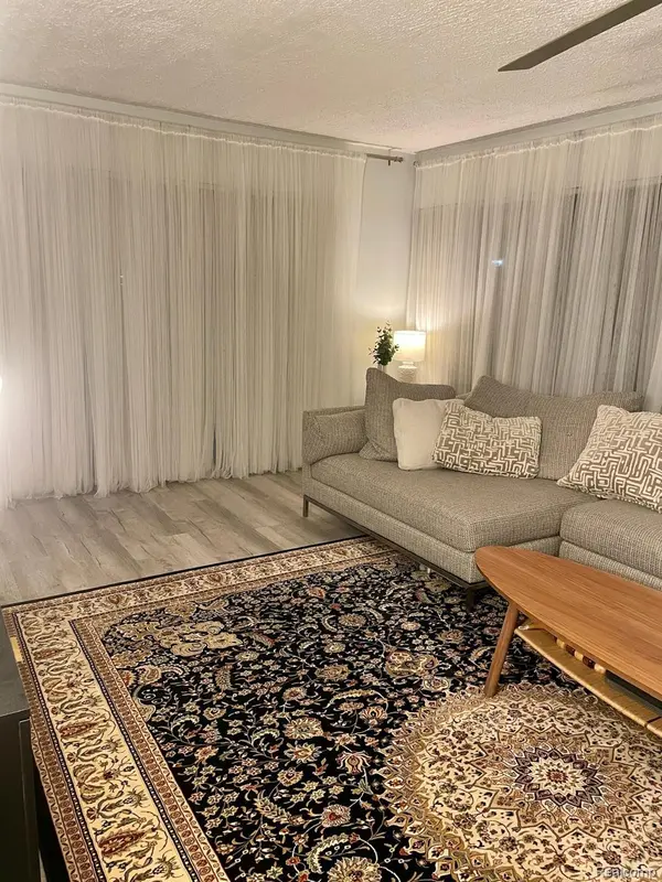 18344 UNIVERSITY PARK DR, Livonia, MI 48152