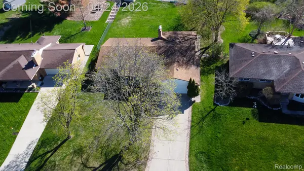 129 Pleasant Lake DR, Waterford Charter Township, MI 48327