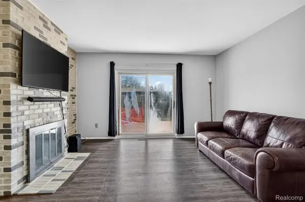 36878 Samoa DR, Sterling Heights, MI 48312