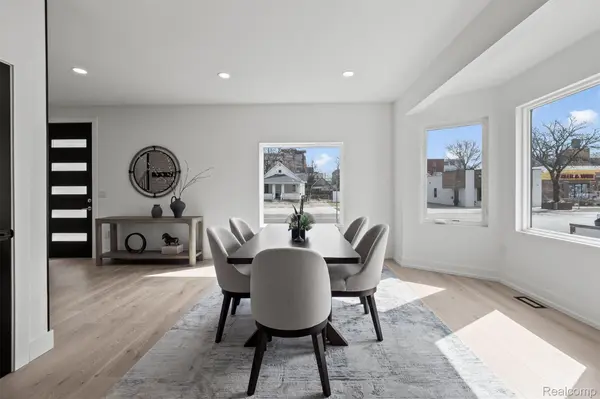 125 N Washington AVE, Royal Oak, MI 48067