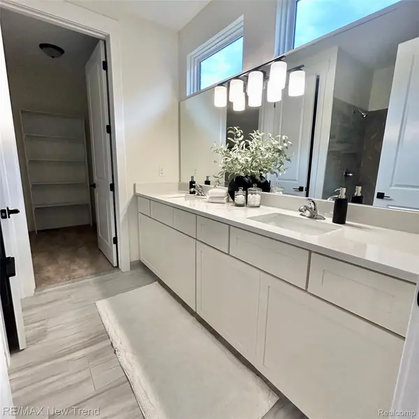 7832 Trailside CT, West Bloomfield Charter Township, MI 48323