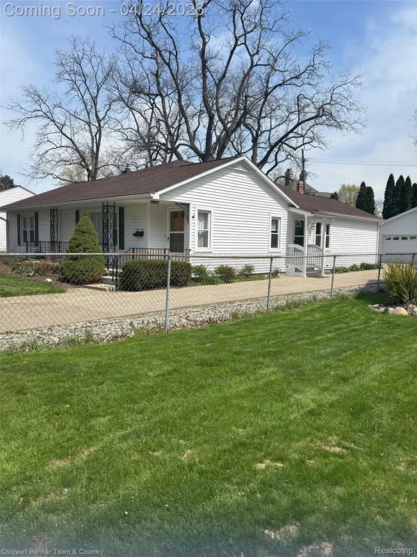 121 S Tompkins ST, Howell, MI 48843