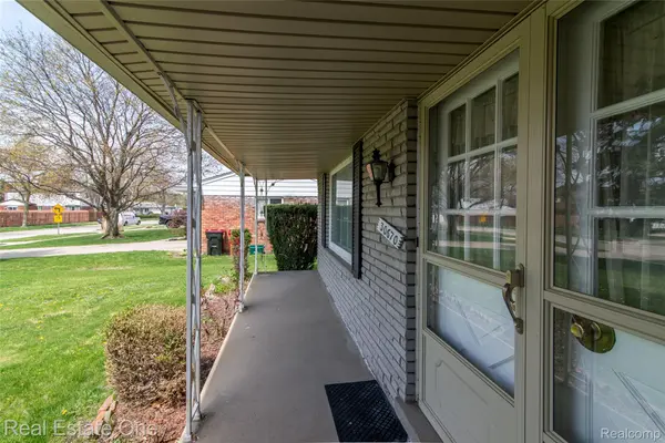 30670 Woodstock ST, Southfield, MI 48076