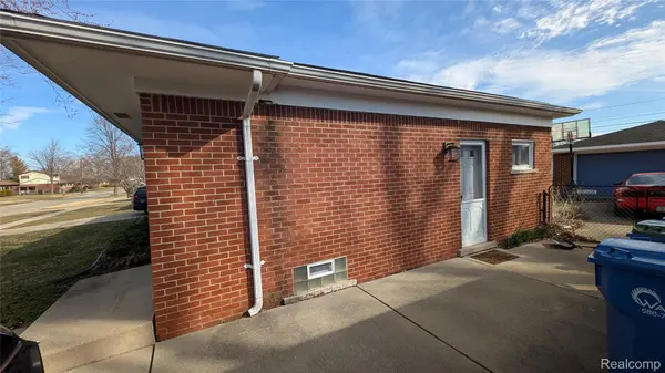 28640 Bradner DR, Warren, MI 48088