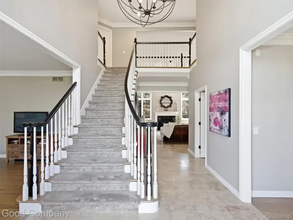 532 Springview DR, Rochester, MI 48307