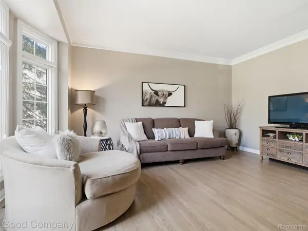 532 Springview DR, Rochester, MI 48307