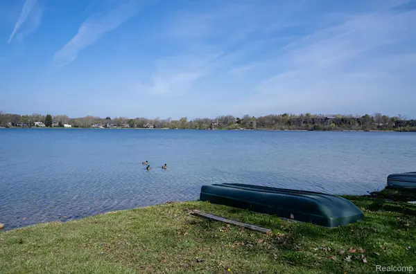 2171 Klingensmith RD, Bloomfield Hills, MI 48302