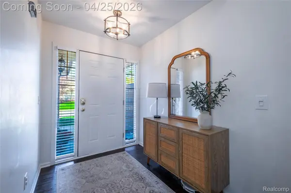 1375 Waverly DR, White Lake Charter Township, MI 48386