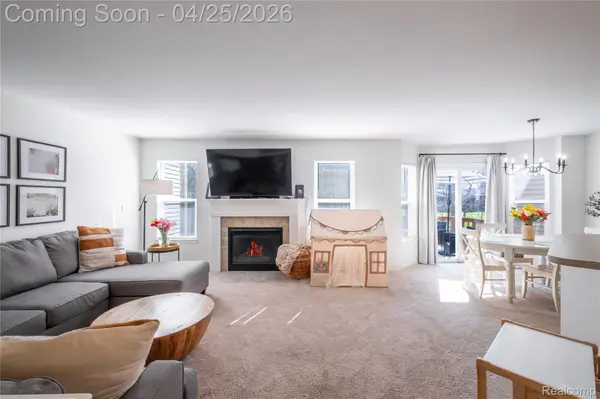 1375 Waverly DR, White Lake Charter Township, MI 48386