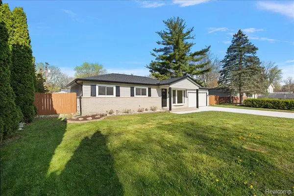 47349 Nita DR, Shelby Charter Township, MI 48317