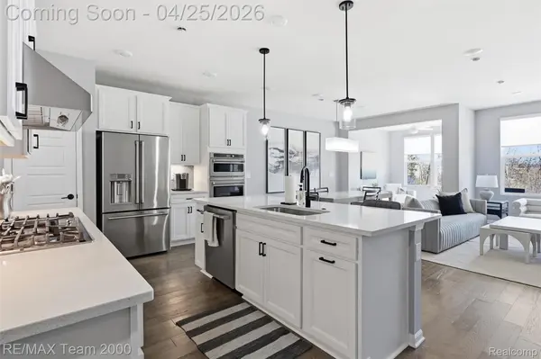 838 Addison CIR, Commerce Charter Township, MI 48390