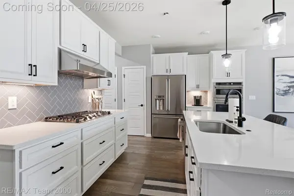 838 Addison CIR, Commerce Charter Township, MI 48390