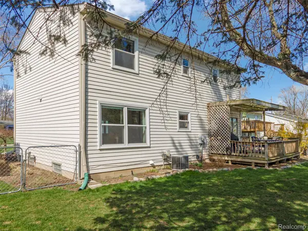 44453 Albert DR, Plymouth Charter Township, MI 48170