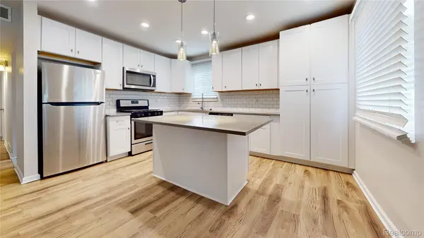 87 W Barrett AVE, Madison Heights, MI 48071