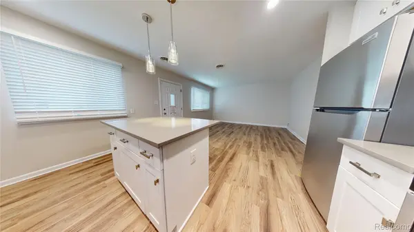 87 W Barrett AVE, Madison Heights, MI 48071