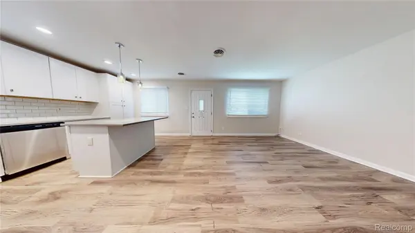 87 W Barrett AVE, Madison Heights, MI 48071