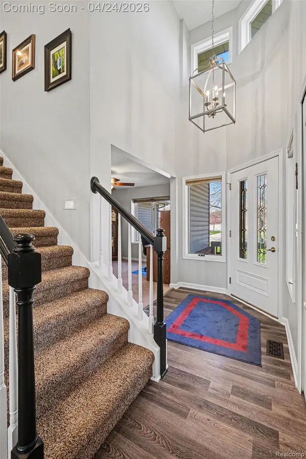 2370 Stonebrook CT, Flint Charter Township, MI 48433