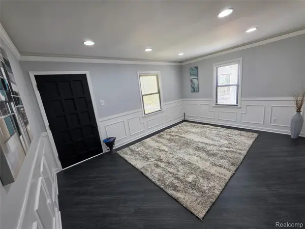 8285 Chapp AVE S, Warren, MI 48089