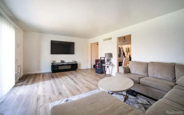 16931 General AVE, Fraser, MI 48026